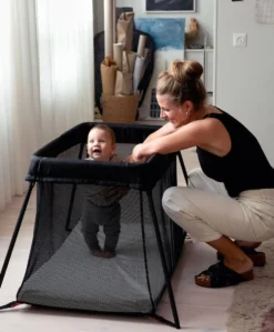 BabyBjörn Travel Cot Light Bundle with Fitted Sheet - Black