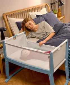 SnuzPod Studio Bedside Crib – Santorini Sky Blue