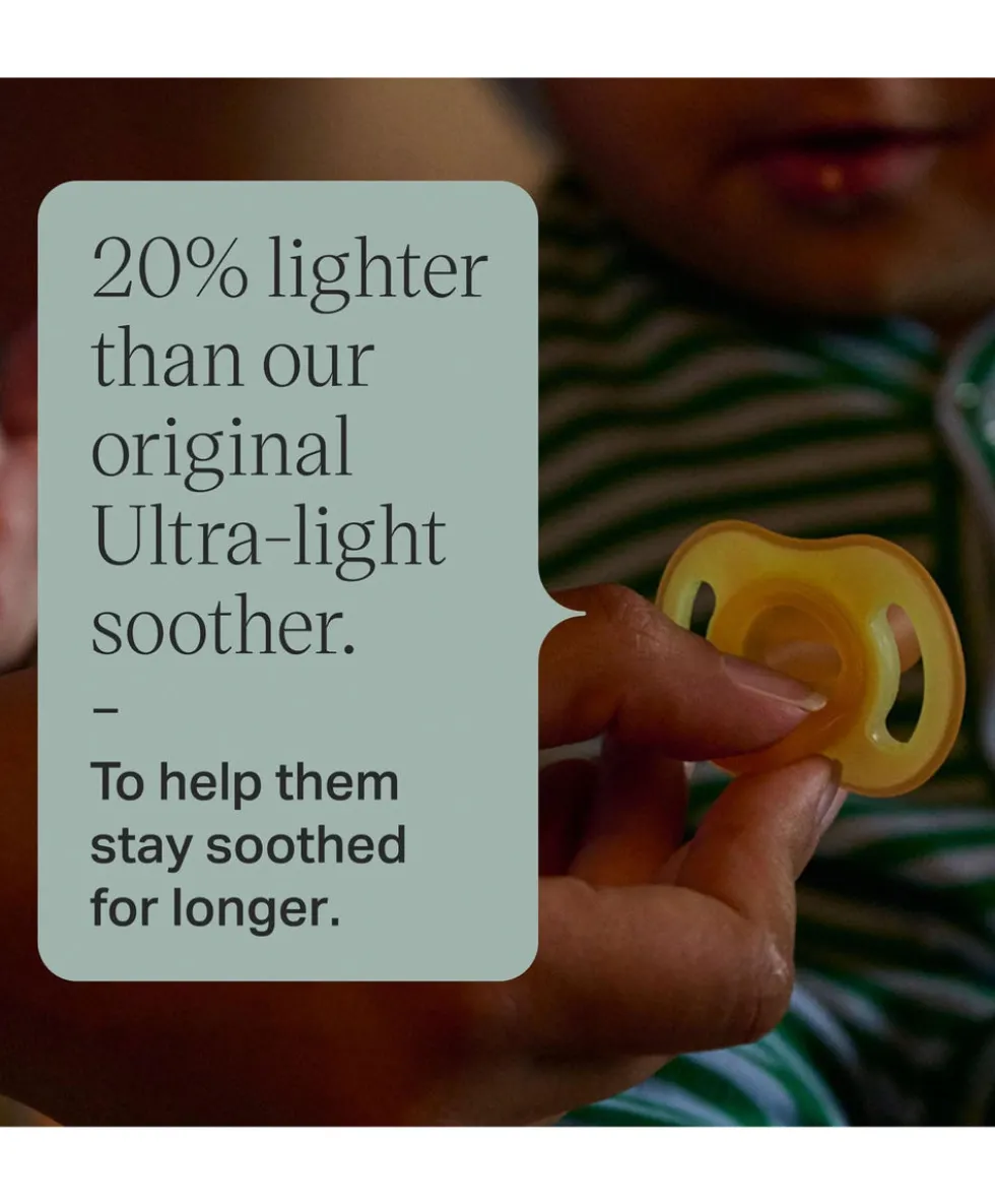 Tommee Tippee Ultra-light StayPut Night Glow Soother 0-6m (2 Pack)