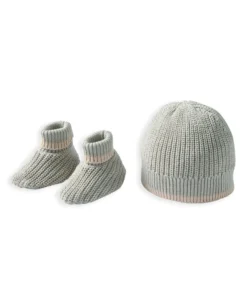 Welcome to the world Knitted Hat and Booties Set