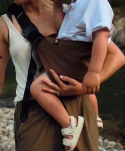 Wildride Toddler Carrier with Free Bag - Coffee
